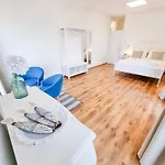Seafront Seaview Center Old Town 1,2,3,4 By Rentistra * Umag