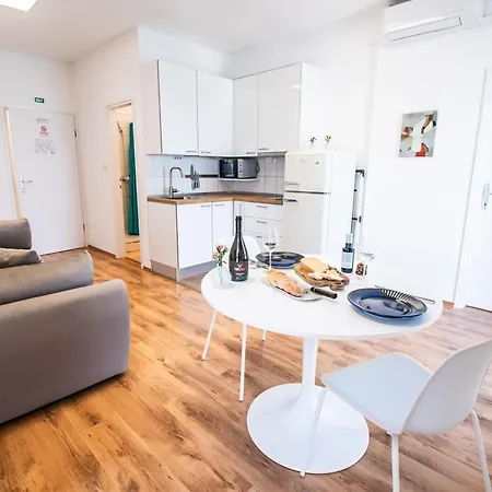 Seafront Seaview Center Old Town 1,2,3,4 By Rentistra *